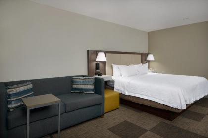 Hampton Inn & Suites Rogers - image 18