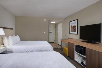 Hampton Inn & Suites Rogers - image 20