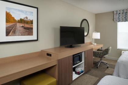 Hampton Inn & Suites Rogers - image 21