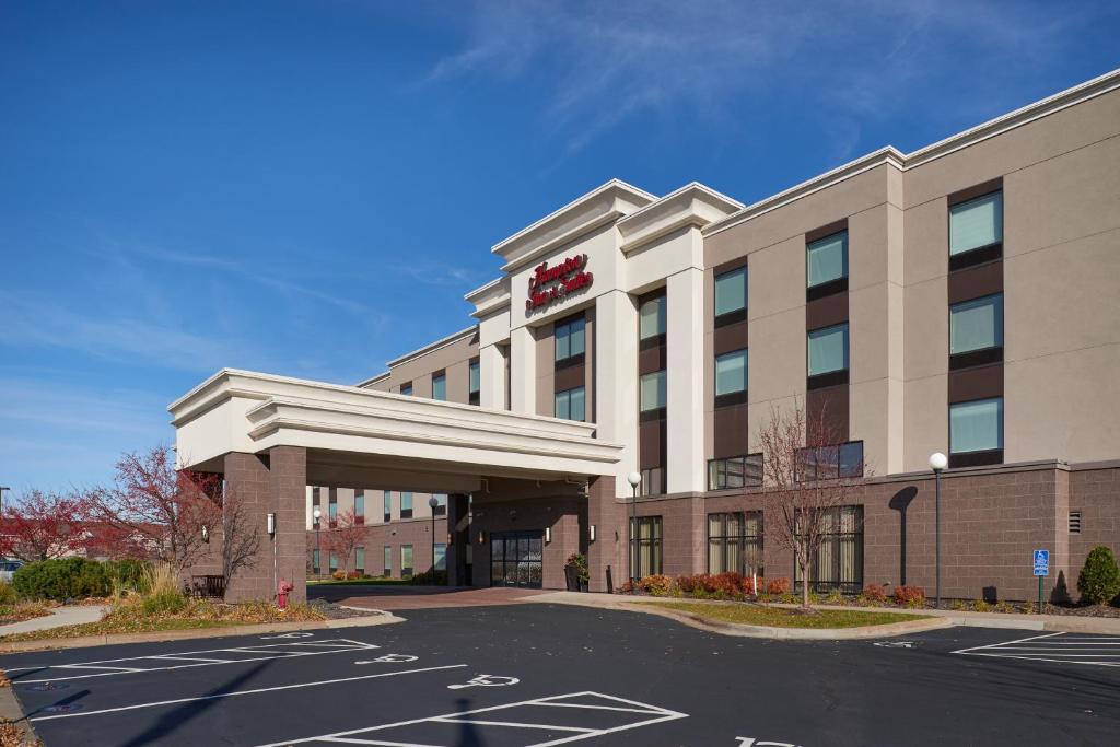 Hampton Inn & Suites Rogers - image 5