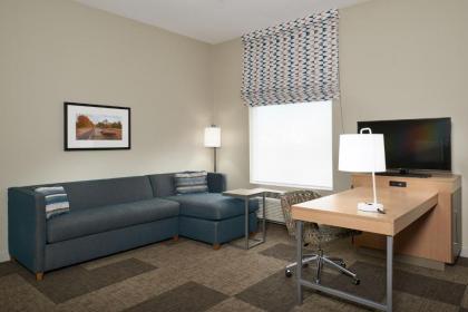 Hampton Inn & Suites Rogers - image 7