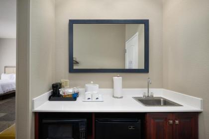 Hampton Inn & Suites Rogers - image 9
