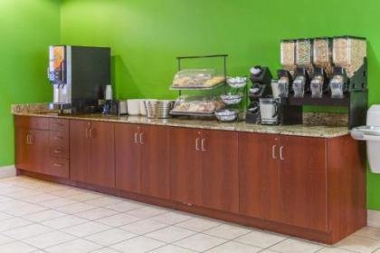 Microtel Inn by Wyndham Rogers - image 2