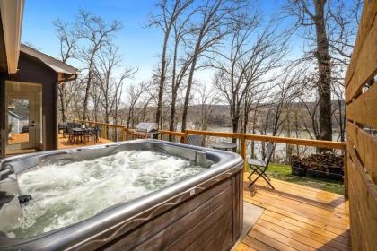 Lake FRONT - Paddle Point - Hot Tub!