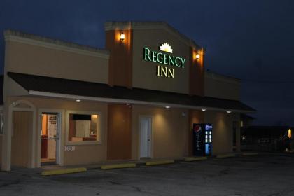 Regency Inn - image 15