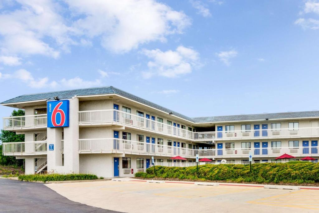 Motel 6-Rolling Meadows IL - Chicago Northwest - main image