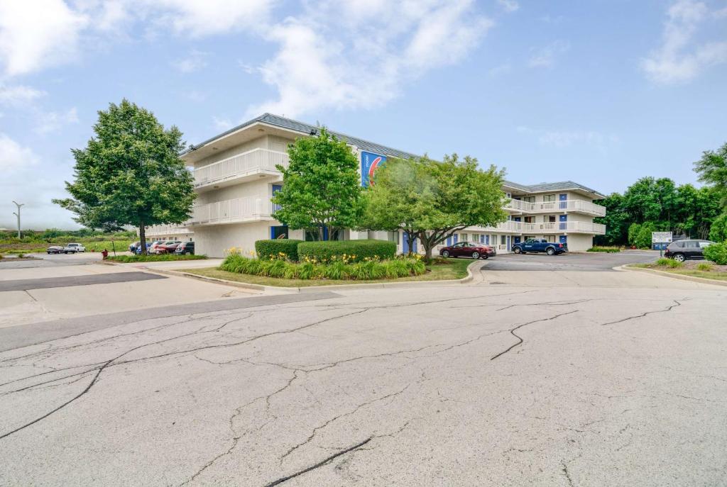 Motel 6-Rolling Meadows IL - Chicago Northwest - image 3