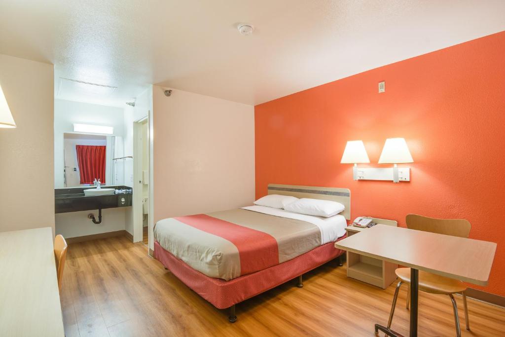 Motel 6-Rolling Meadows IL - Chicago Northwest - image 5