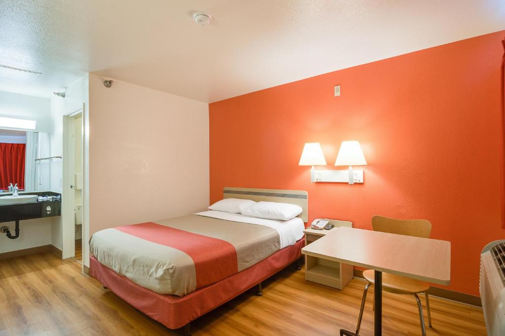 Motel 6-Rolling Meadows IL - Chicago Northwest - image 7