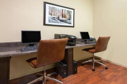 Hawthorn Suites by Wyndham Rome - image 13