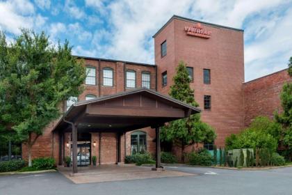Hawthorn Suites by Wyndham Rome - image 3