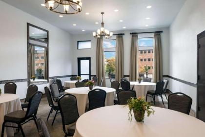 Hawthorn Suites by Wyndham Rome - image 4