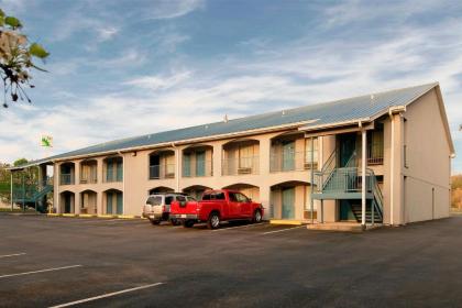Americas Best Value Inn - Rome - image 2