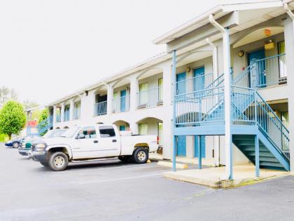 Americas Best Value Inn - Rome - image 9