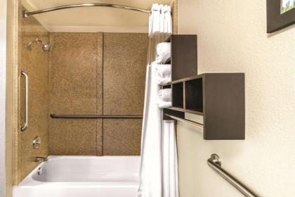 La Quinta by Wyndham Rome - image 14