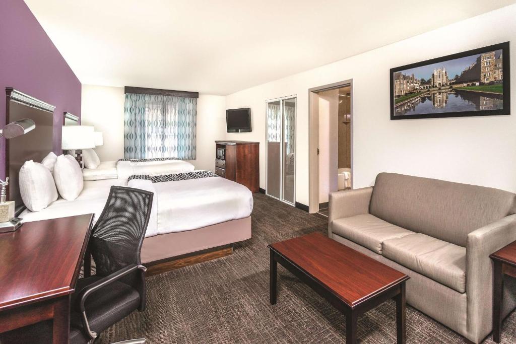 La Quinta by Wyndham Rome - image 3