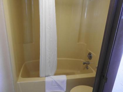 Relax Inn - image 10