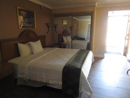 Relax Inn - image 13