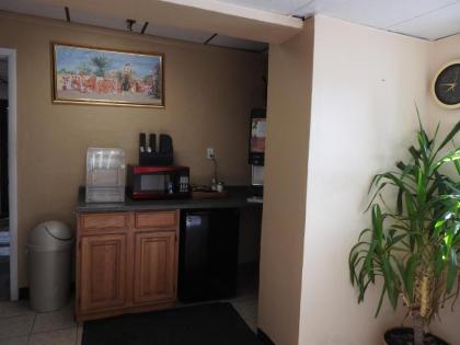 Relax Inn - image 5