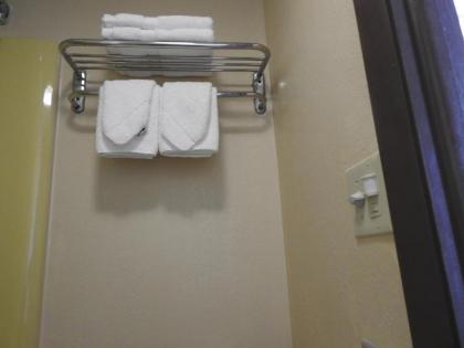 Relax Inn - image 9