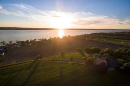 Yale Manor B&B & Yurt Glamping - image 2