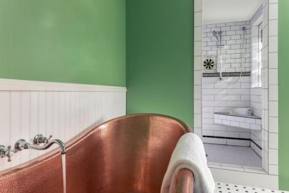 Yale Manor B&B & Yurt Glamping - image 3