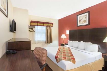 Travelodge by Wyndham Romulus Detroit Airport - image 3