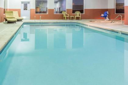 Super 8 by Wyndham Roseburg - image 6
