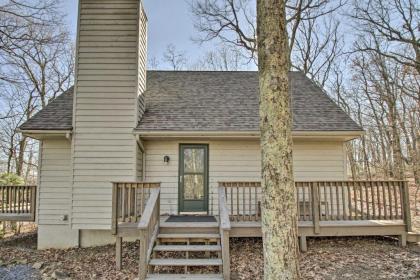 Cozy Wintergreen Cabin Near Mountain Inn and Slopes! - image 2