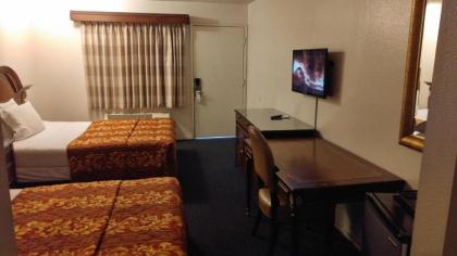 Valley Hotel - image 12