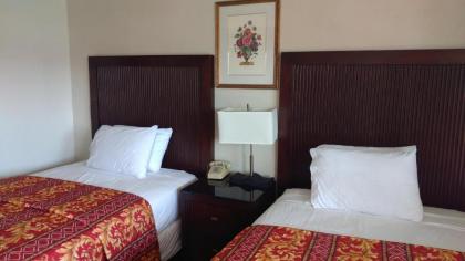 Valley Hotel - image 15