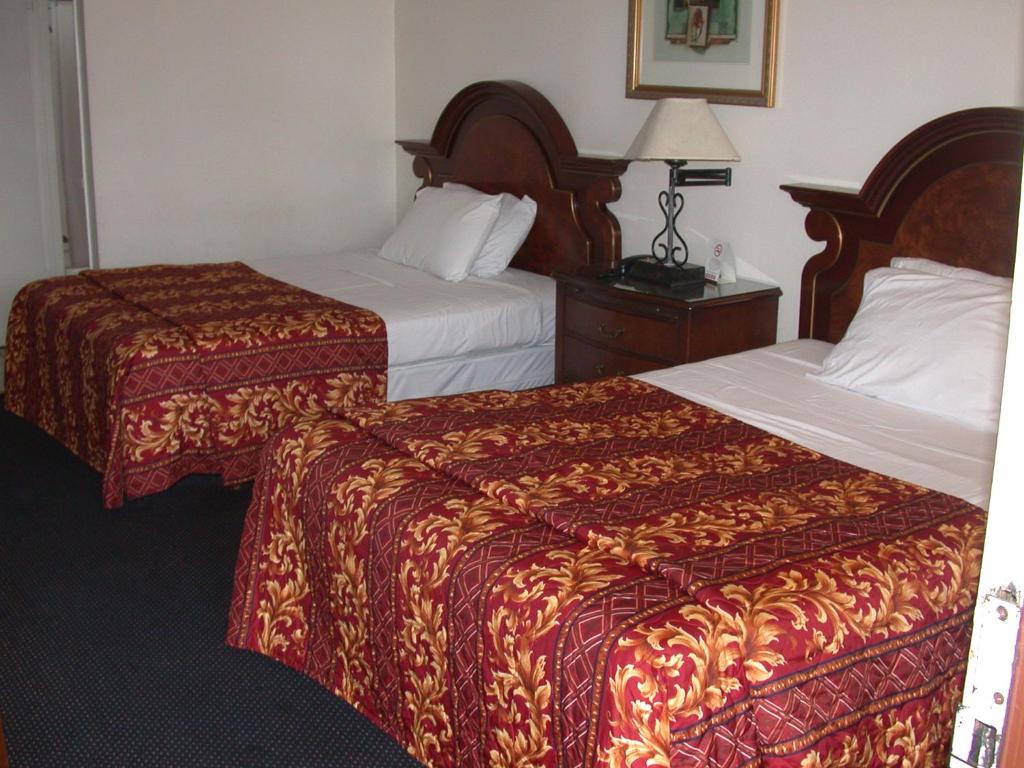Valley Hotel - image 3