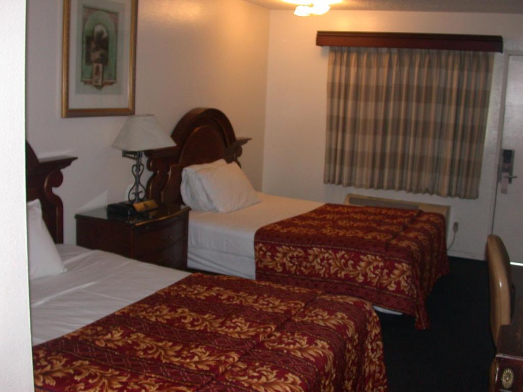 Valley Hotel - image 5