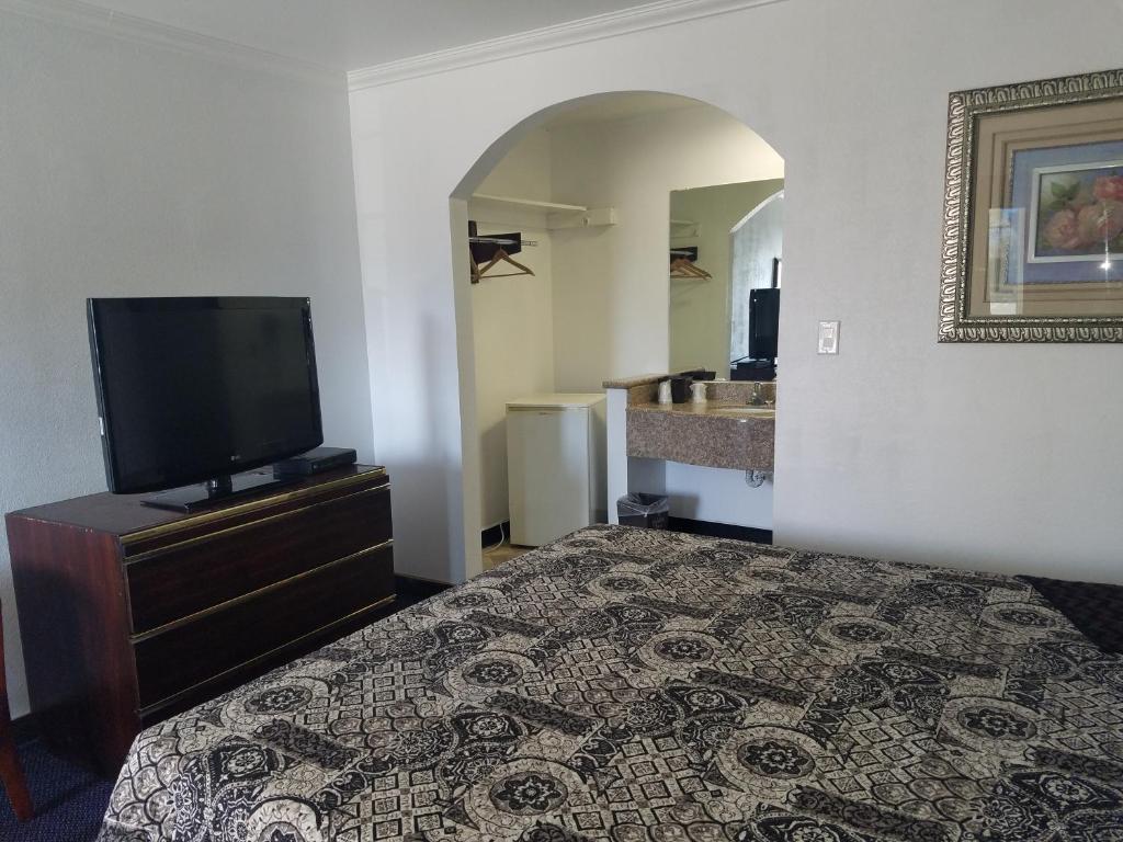 Flamingo Inn - image 2