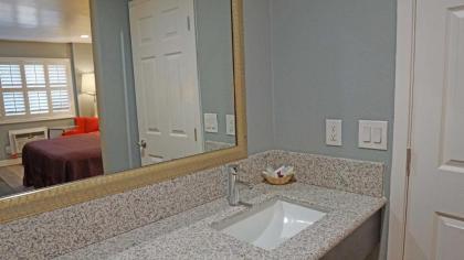 Del Mar Motel - image 13