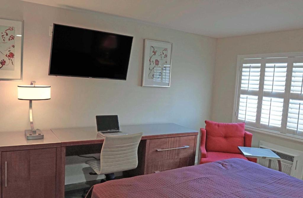 Del Mar Motel - image 3