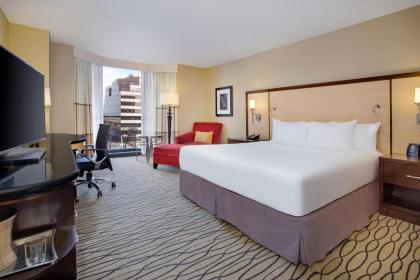 Hilton Rosemont Chicago O'Hare - image 21