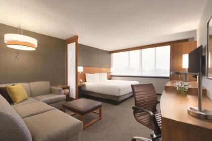 Hyatt Place Chicago O'Hare Airport - image 12