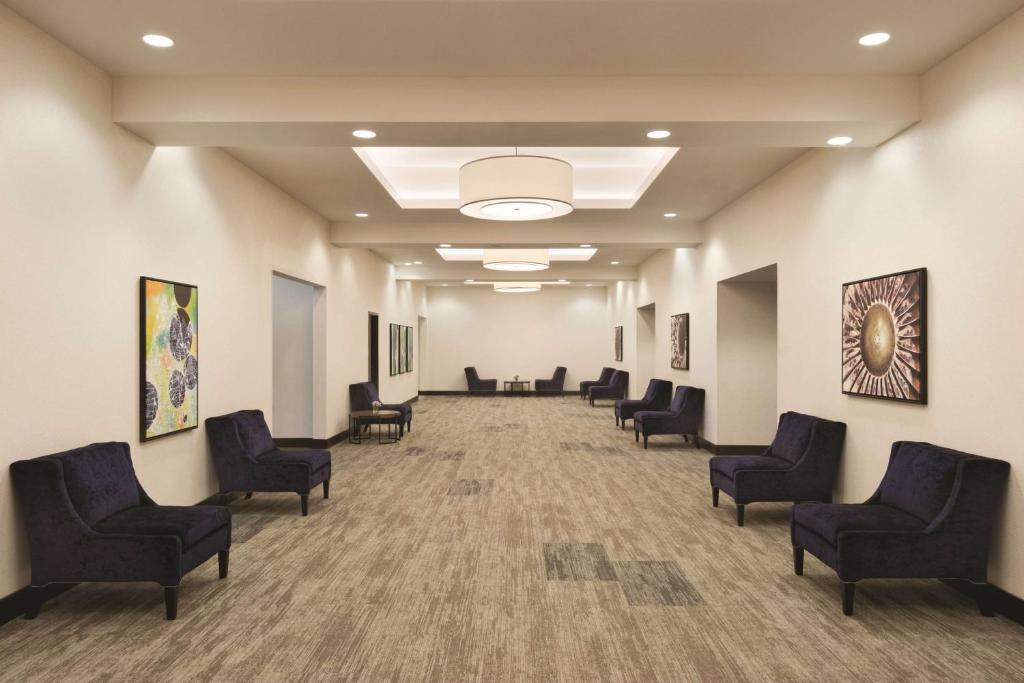 Hyatt Place Chicago O'Hare Airport - image 7