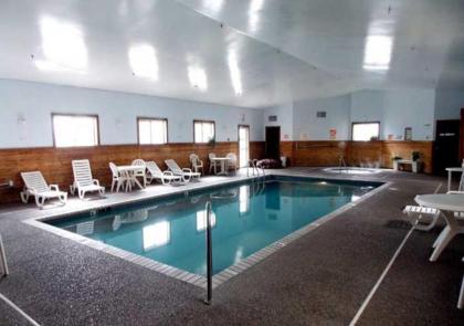 Norwood Inn and Suites - Roseville - image 21