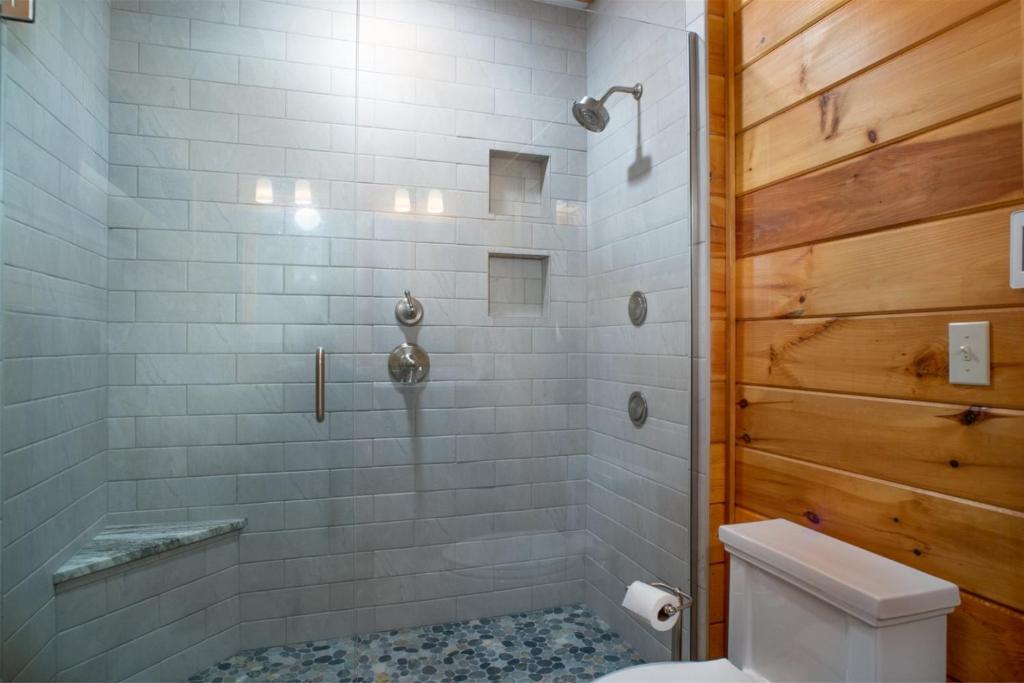 Private Mountaintop Cabin - image 5