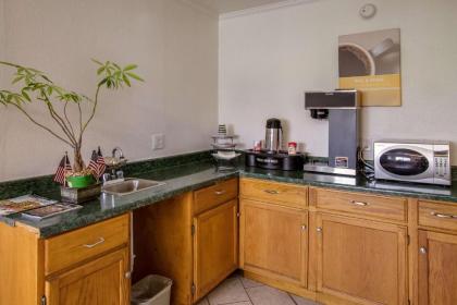Motel 6-Rossford OH - image 10