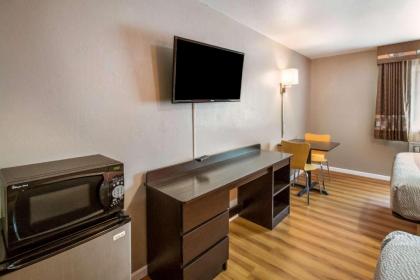 Motel 6-Rossford OH - image 12