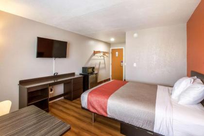 Motel 6-Rossford OH - image 15