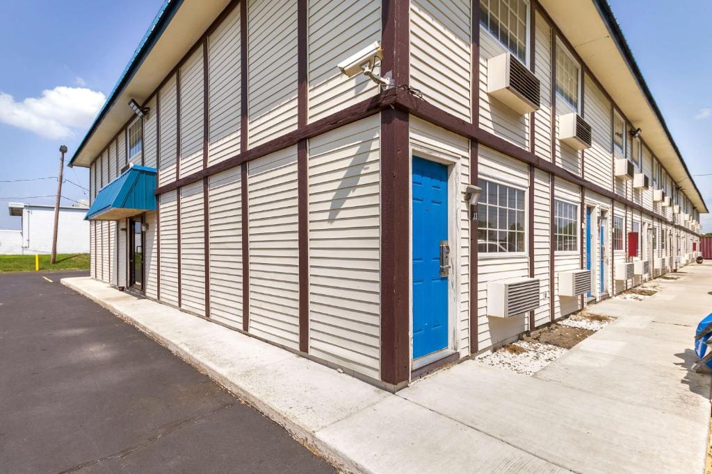 Motel 6-Rossford OH - image 2