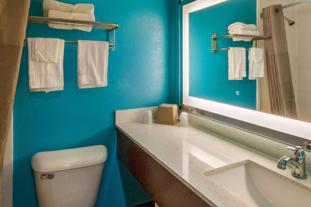 Motel 6-Rossford OH - image 5