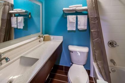 Motel 6-Rossford OH - image 9