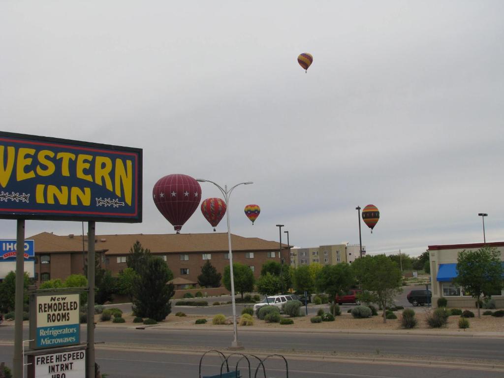 Western Inn Roswell - image 2