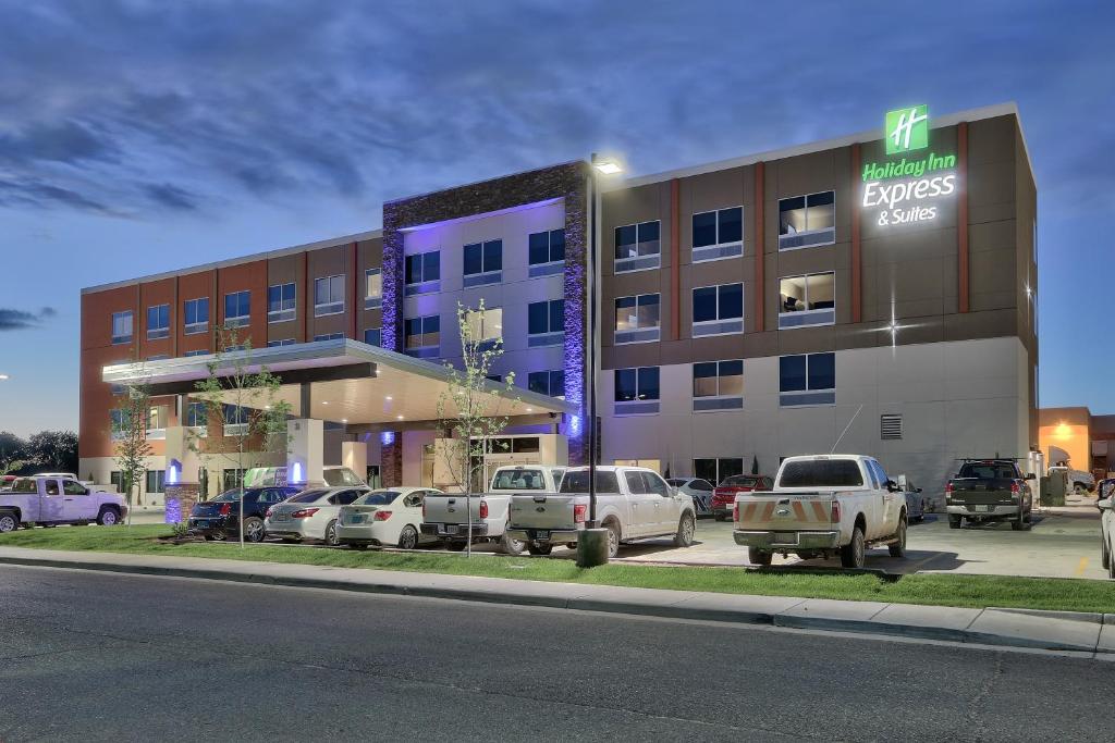 Holiday Inn Express & Suites - Roswell an IHG Hotel - main image