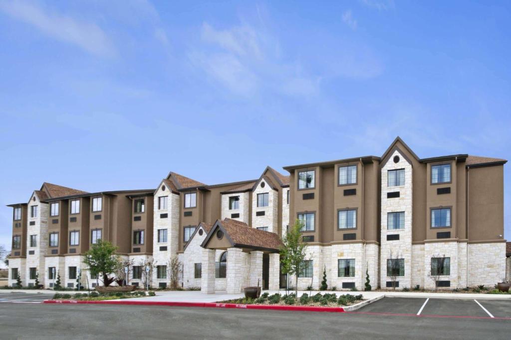 Microtel Inn & Suites by Wyndham Round Rock - main image